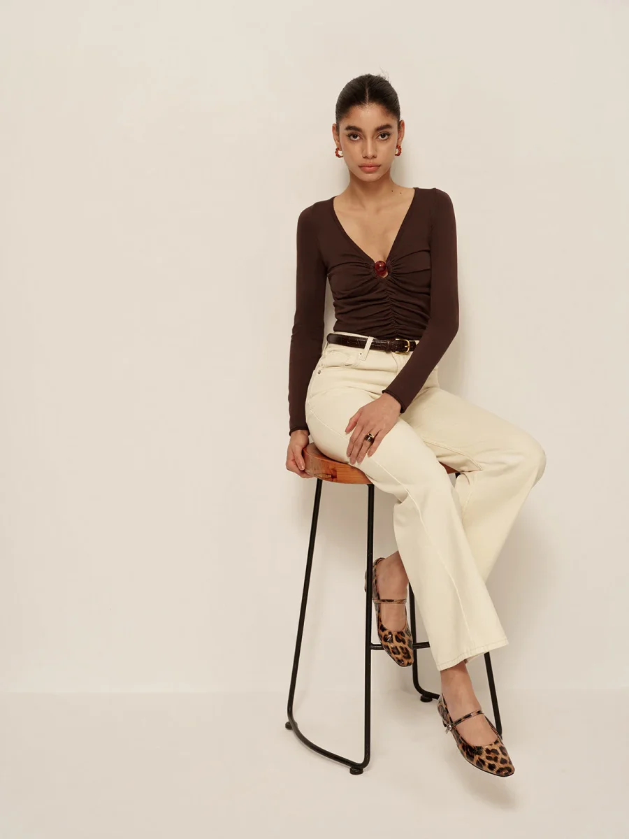 Top Dark brown | V-neckline | Elegant & Tailored – Image 3