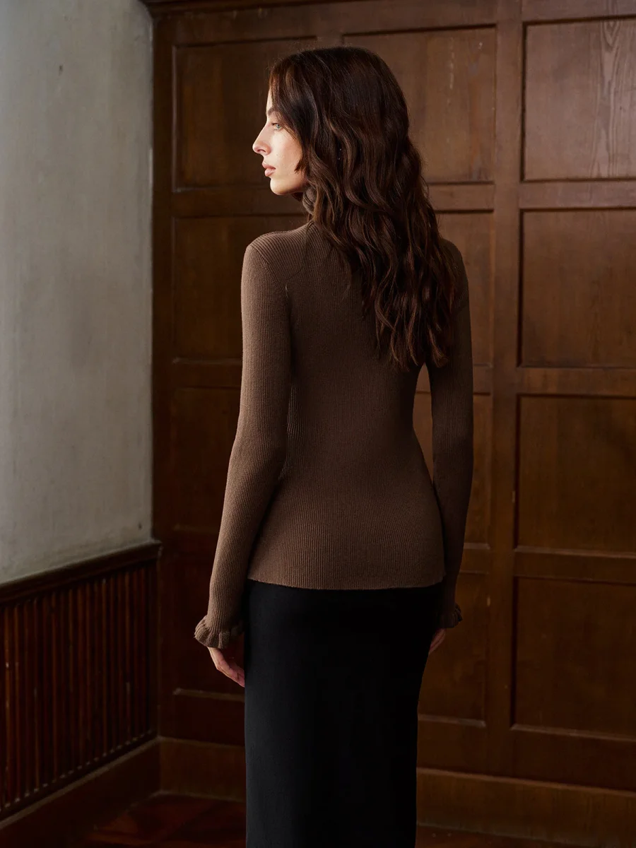 Cardigan Perlé | Marron Élégant | Finitions Volantées et Silhouette Cintrée – Image 5