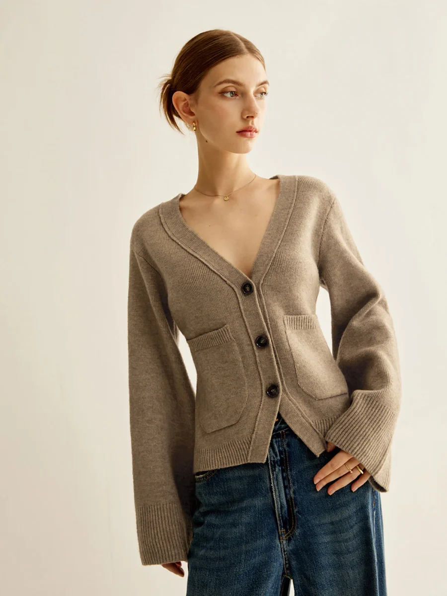Cardigan Maille Taupe | Col V & Boutons | Confort Classique – Image 3