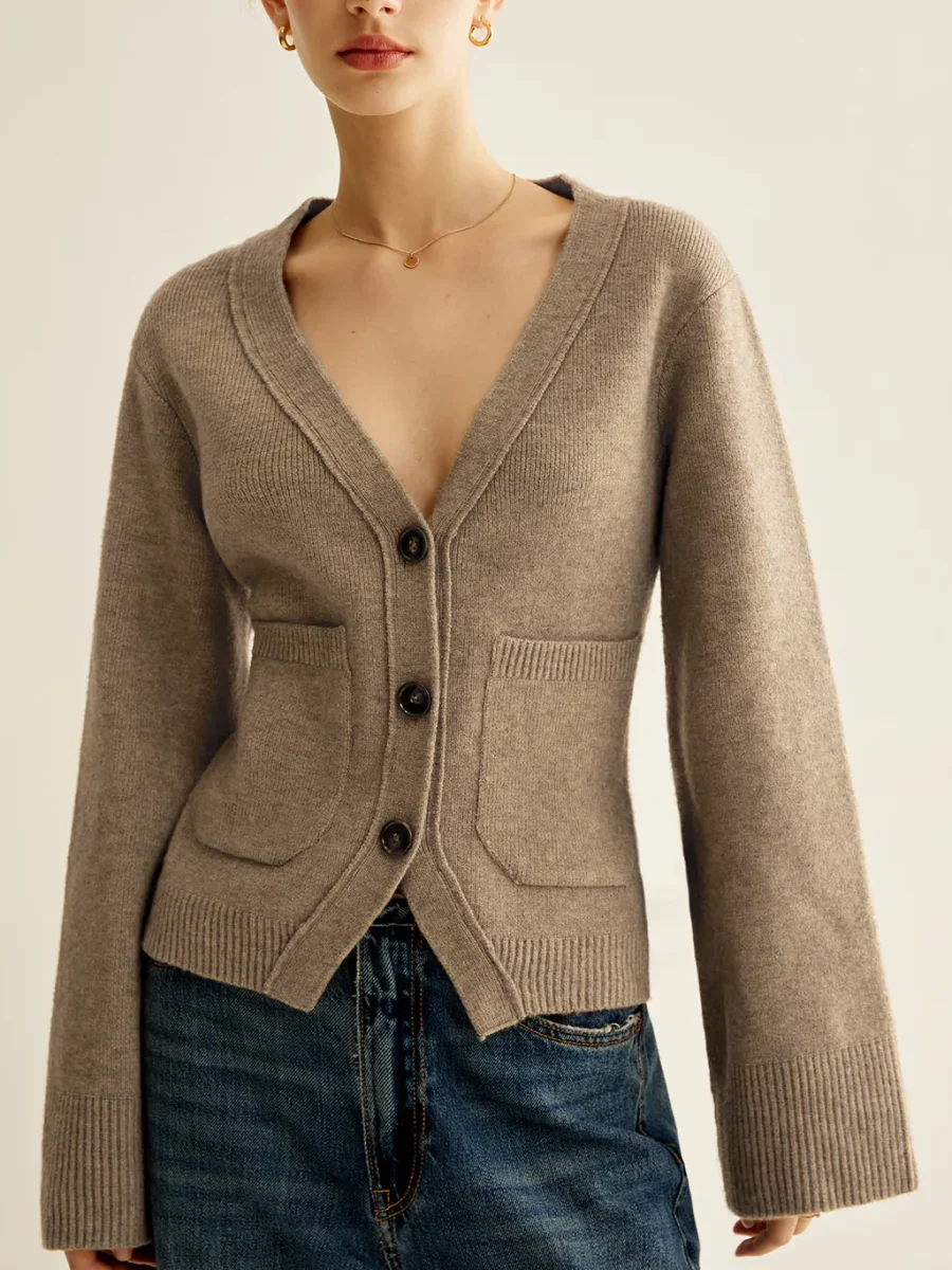 Cardigan Maille Taupe | Col V & Boutons | Confort Classique – Image 2