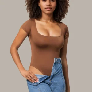 Combinaison Gainante Femme À Col Carré Et Manches Courtes