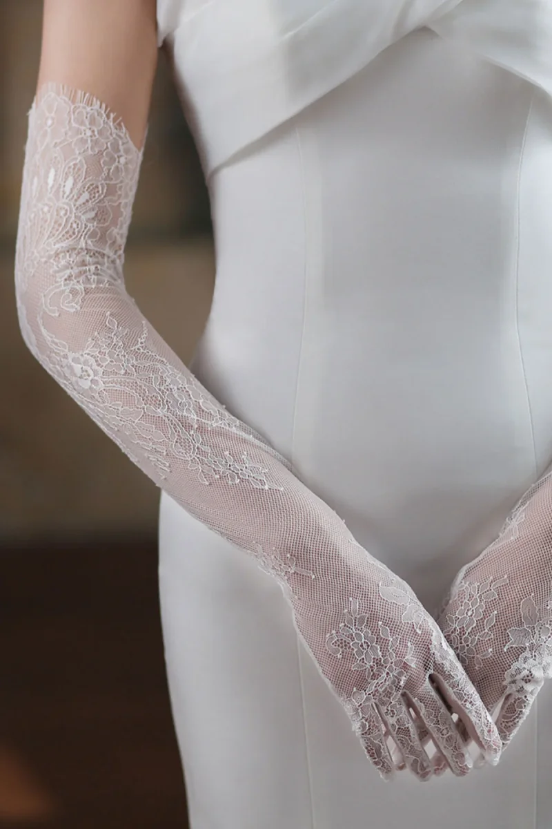 Gants De Mariée Modernes Brodés À Motifs Floraux – Image 4