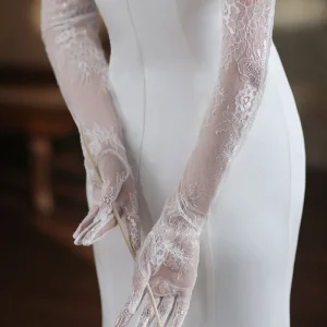 Gants De Mariée Modernes Brodés À Motifs Floraux