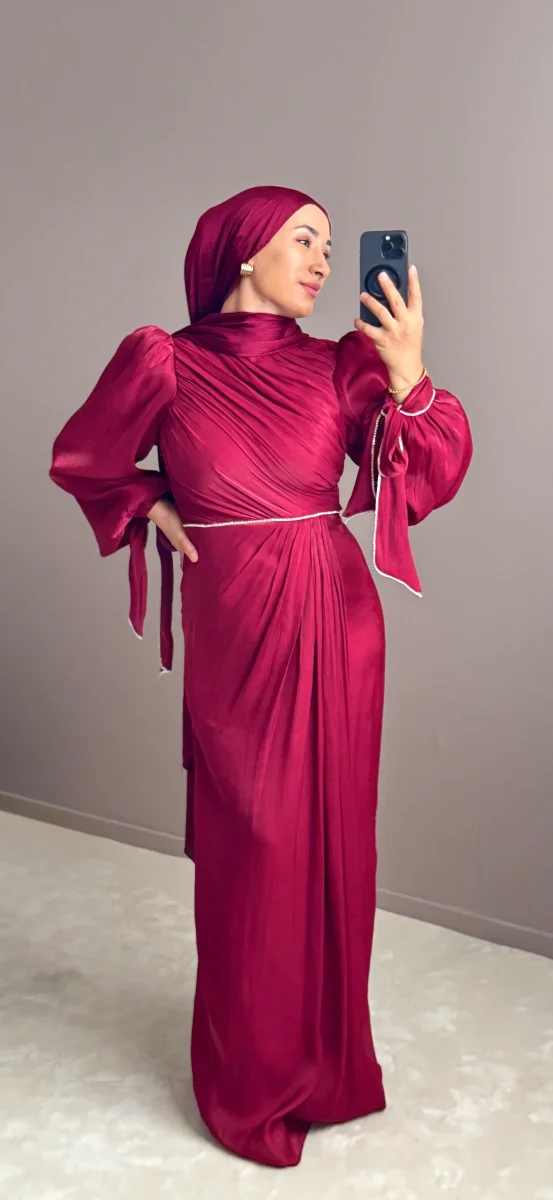 ROBE DE SOIREE BORDEAU EN ORGANZA-ELEGANCE ET LEGERETE – Image 2