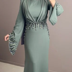 ROBE DE SOIREE EN CREPE ADRIANA – DETAILES PERLES  & MANCHES ASYMETRIQUES