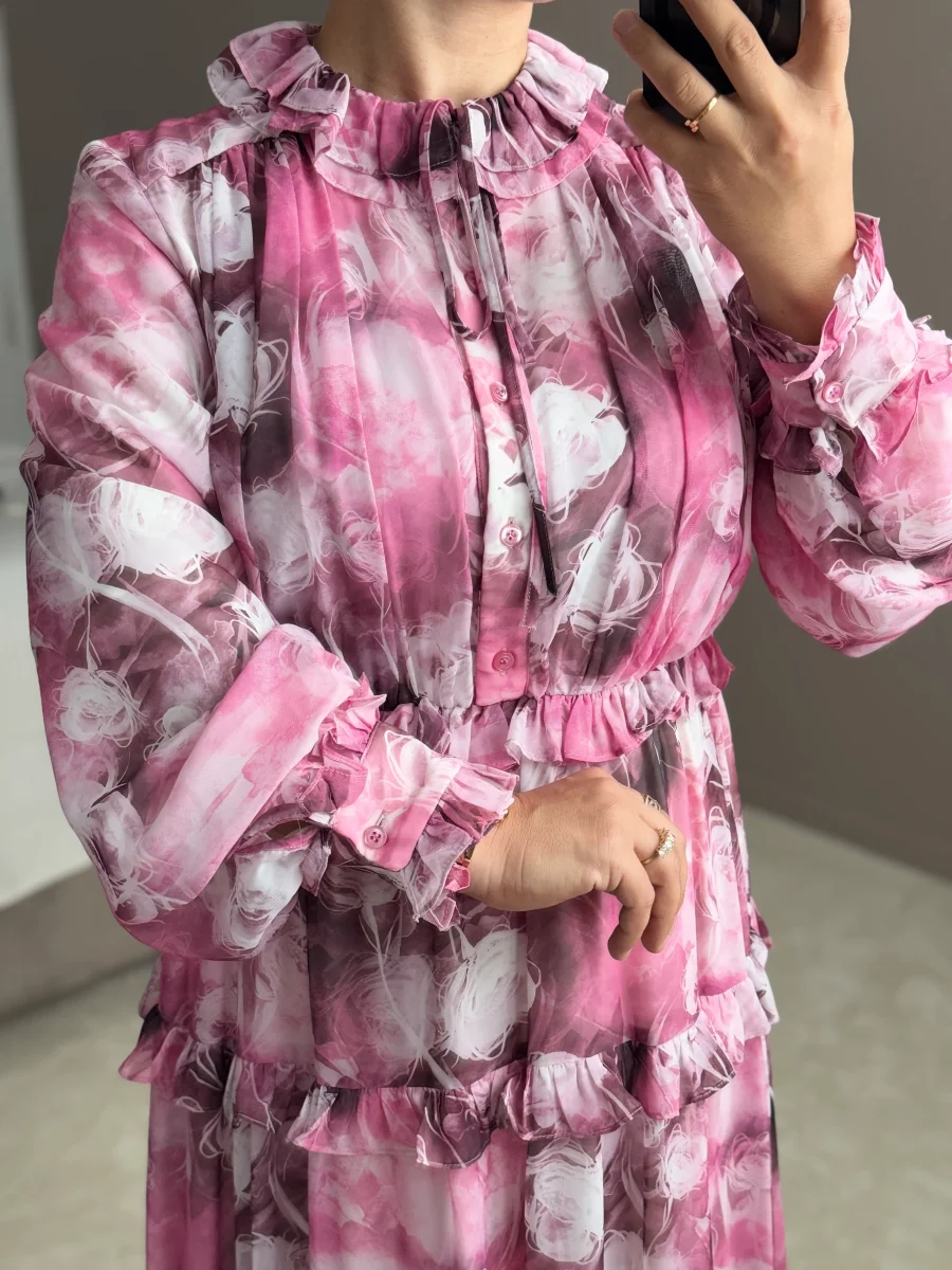 ROBE ROSE EN MOUSSELINE A VOLANTSET IMPRIME FLEURI-ELEGANCE FEMININE – Image 4