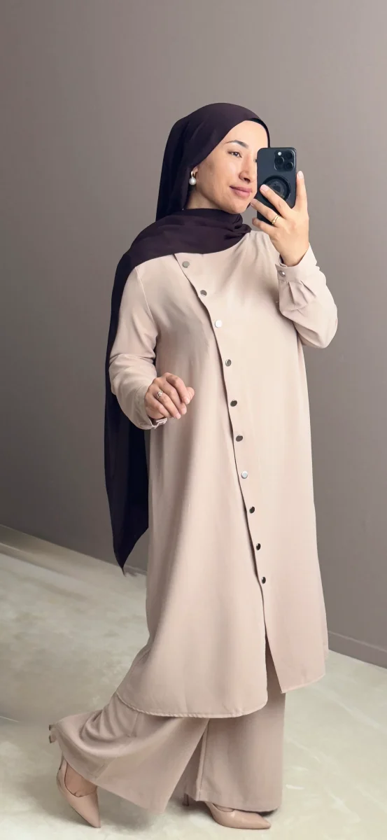 ENSEMBLE BEIGE AVEC CHEMISE LONGUE – Image 2