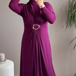 ROBE LONGUE AVEC BROCHE -BROSLU UZUN JERSEY ELBISE