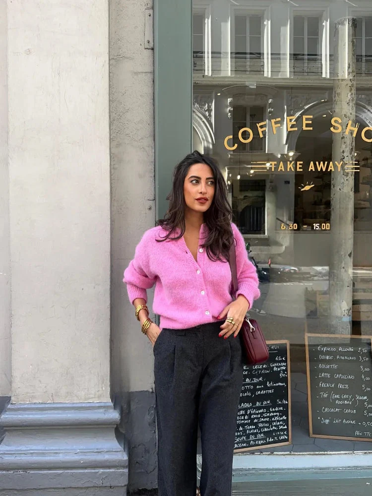 Cardigan Rose Duveteux | Maille Douce | Coupe Courte et Féminine – Image 4