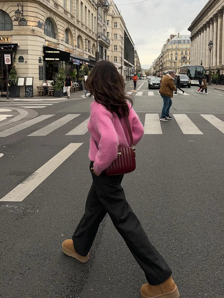 Cardigan Rose Duveteux | Maille Douce | Coupe Courte et Féminine – Image 5
