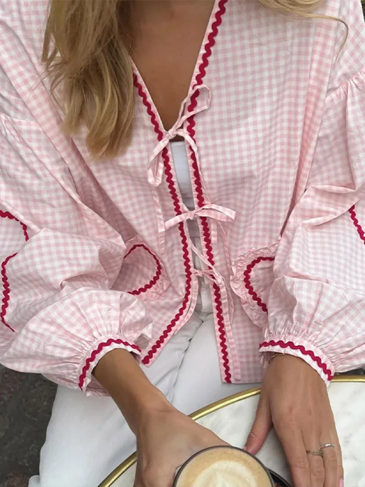 Blouse Vichy Romantique | Détails Nœuds et Finitions Ondulées – Image 3