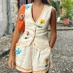 Embroidered Sleeveless Top | Country and Summer Chic