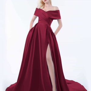 Robes En Satin À Épaules Dénudées Et Traîne De Balayage Violet