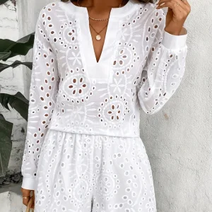 Elegant and refreshing embroidered blouse