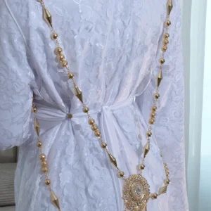 Bijou de Dos Caftan – Raffinement Oriental