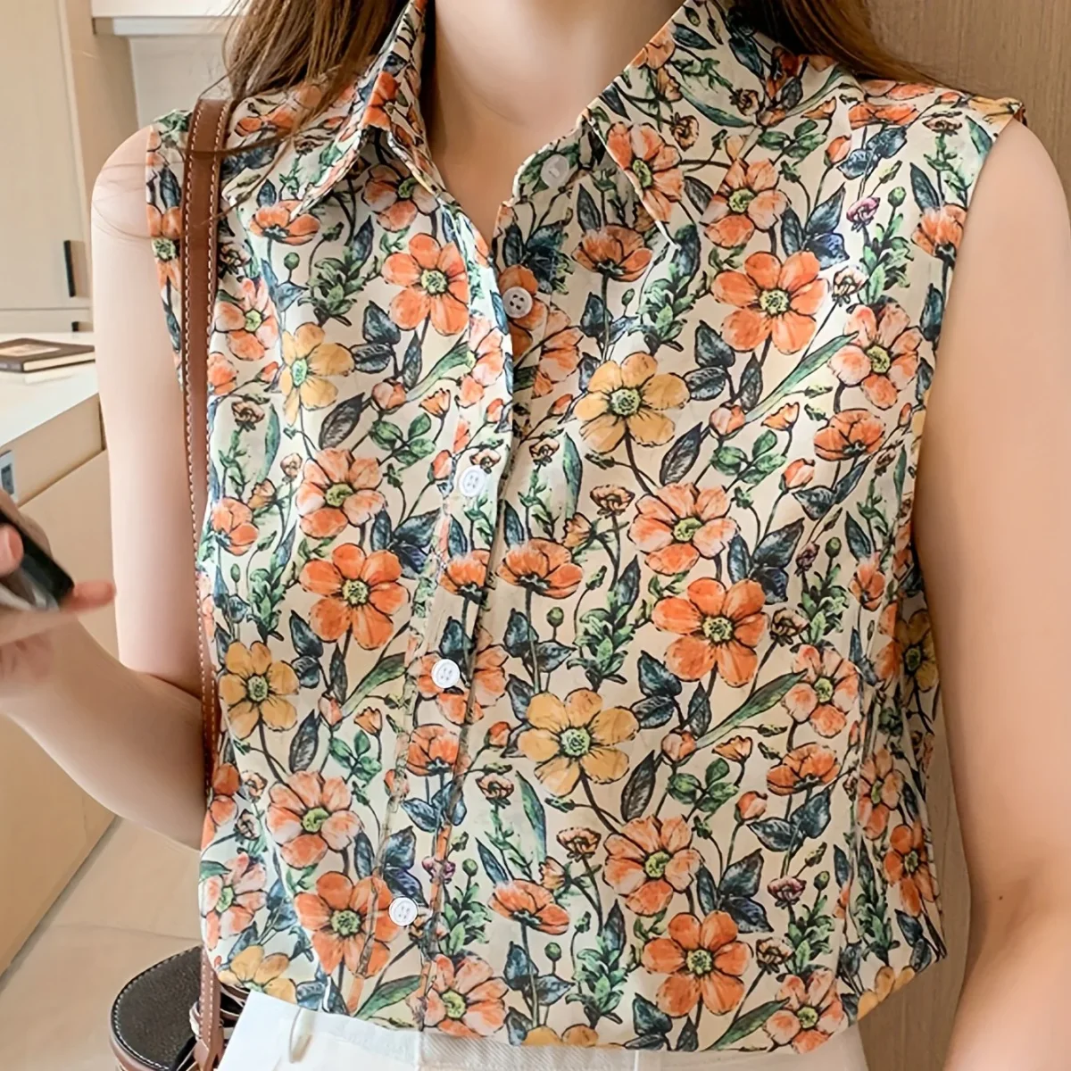 Fleur d'Été | Sleeveless Buttoned Floral Print Top – Image 3