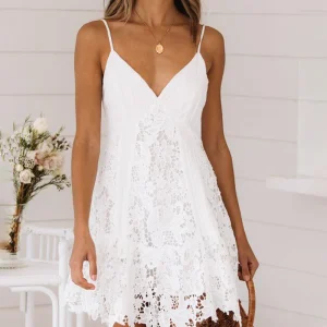 Robe Courte en Dentelle | Coton | Légère et Romantique