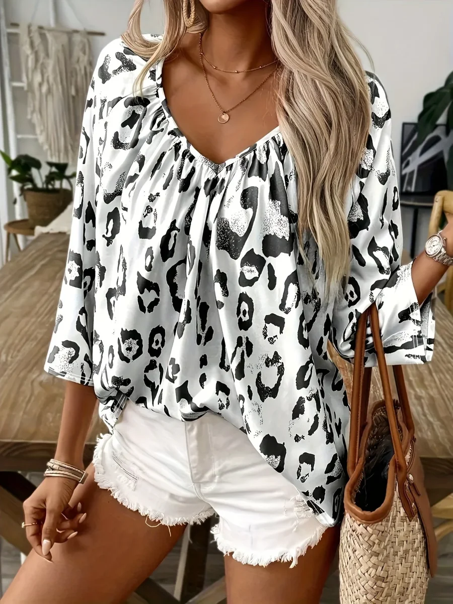 Blouse Léopard Chic | Coupe Fluide | Encolure V et Manches 3/4 – Image 4